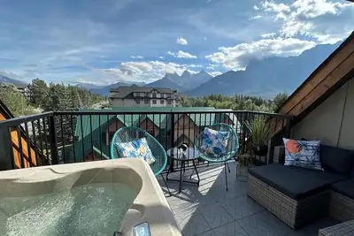 Image de Rooftop Oasis- private hot tub, luxe, amazing view, 3br, sleeps 8 -Ml4