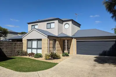 Image de Tranquil townhouse, close to the sea