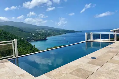 Image de Bas de Villa confortable raffinée vue exceptionnelle montagnes mer des Caraïbes