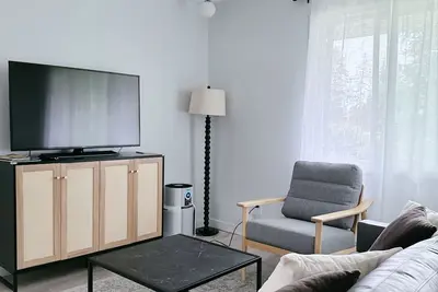 Image de Near Airport 2 bedroom Top Floor Apt