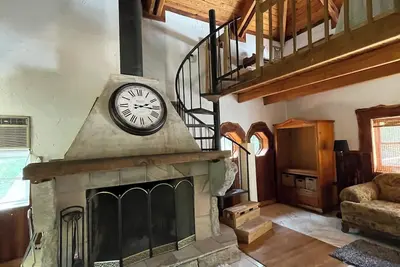 Image de Mountain top cabin with outdoor pavilion & Wi-Fi, perfect for an adult getaway.