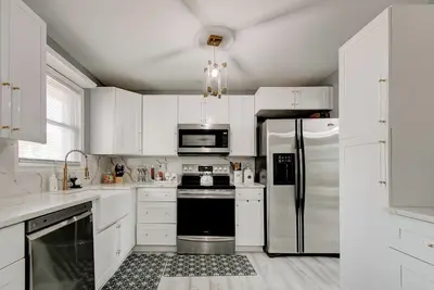 Image de Luxury, Romantic, Unique Retreat : Charming 3-bedroom house in pleasant Norcross