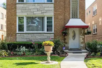 Image de Cozy Private & Spacious  6-bedroom Duplex with Parking in charming Evanston