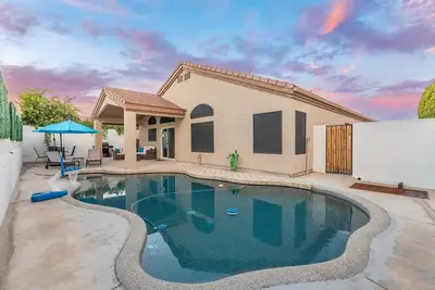 Image de Spacious Oasis with Pool - 3 Brd 2 Bath - Sleeps 6