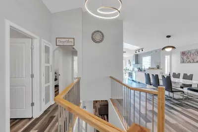 Image de *New*HiddenGem*Discount*MovieTheatre*Deck*Ac*Downtown 15'*Banff 60'*Bedrooms 4x