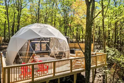 Image de Luxe 2 Bed Dome w Hot Tub, Deck, Fire Pit & Bath