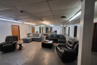 Image de Welcome to The Falling Rock Lodge. Perfect for hitting Hatfield N McCoy Trails
