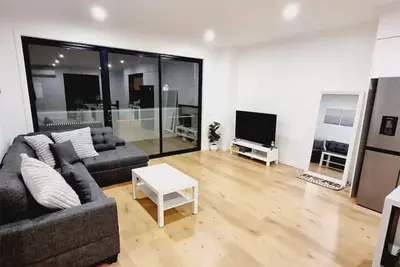 Image de New and Modern Family Home by the Beach. Pet friendly!