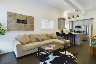 Image de HYPEbnb  1 Bed, 1 Ba Loft