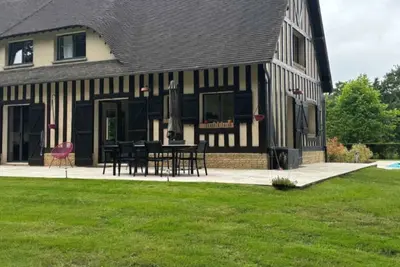 Image de Belle longère normande avec piscine chauffée*Calme