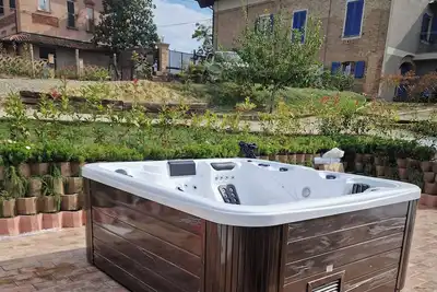 Image de Cascina Flo Relais: villa with Jacuzzi