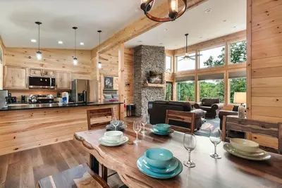 Image de Summer Dates Available! Private Hot Tub and Indoor Pool! Just 20 Minutes to Gatlinburg! Wifi!