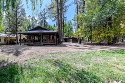 Image de Lazy River Lodge w/ hot tub & Pool Table