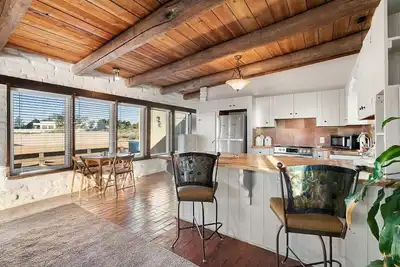 Image de Welcome to Corrales - No House guests without prior approval from host.