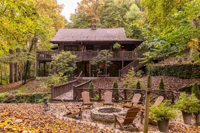Image de Blackberry Creek Cabin - Updated Creekside Haven with Fire Pit and Swimming Holes
