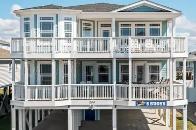 Image de 5 Br, 5 Bath, Close Beach Access w/ Pool and Putting Green