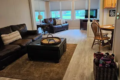 Image de Cozy 2-bedroom home in welcoming Geneva with WiFi, Ac