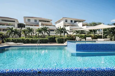 Image de Seabreeze Retreat Stylish Blue Bay Residence