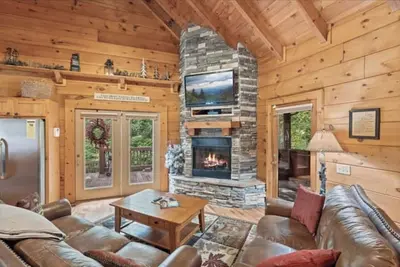 Image de Tranquil Cabin inside the Smokies and minutes into the heart of Pigeon Forge.