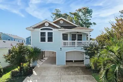 Image de Avalon Tides: Pet-Friendly | Hot Tub | Tiki Bar