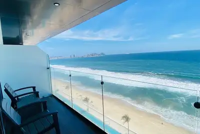 Image de Luxury and Sea: Exclusivity on the Malecón de Mazatlán