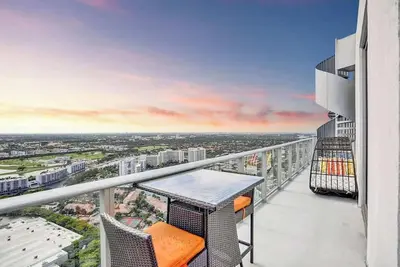 Image de Hyde Penthouse  2-Story Balcony Terrace by Ventur