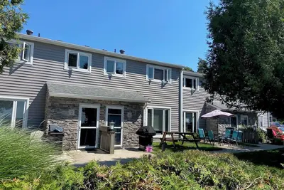 Image de Harbour Street Retreat, across from Port Elgin's sandy beach on Lake Huron.