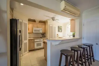 Image de 3 Bedroom Lagoon Front Apartment