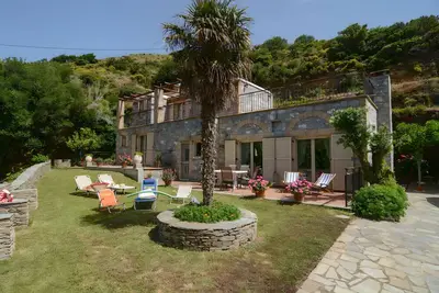 Image de Maison de vacances 'Vitali River House Andros' avec vue sur les montagnes, Wi-Fi et climatisation