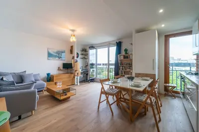 Image de Blue Light - Appt pour 4p, Paris