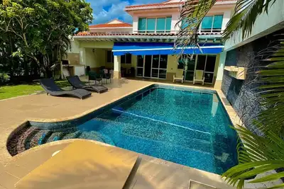 Image de Beachfront cottage with private pool 7