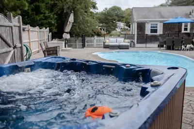 Image de Charming 3-bedroom house in a quiet East Dennis neighborhood with pool & jacuzzi