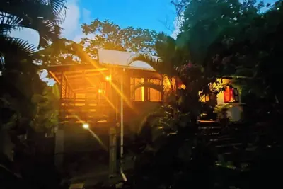 Image de Rustic 2 Bedroom house with outdoor shower, Ac & WiFi amongst nature's grandeur.