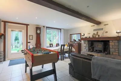 Image de Maison de vacances 'Magnifique Cadre Calme Et Verdoyant' avec jardin privé, poêle à bois, Wi-Fi