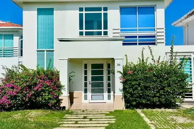 Oceanfront Mansion With Pool 3