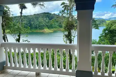 Image de Lakefront 3 bed 3 bath townhouse with tennis court, pickleball court and pool