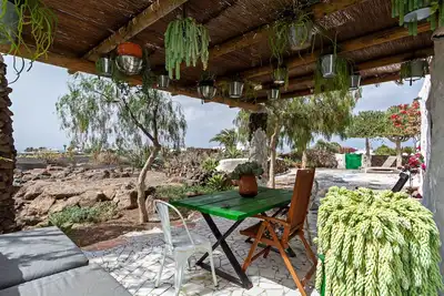 Image de Bohemian Art House - 2br in Yaiza & Garden