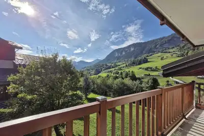 Appartement cosy avec balcon et vue montagne