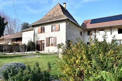 Image de Maison de campagne \"Gîte La Petite Dauphinoise\" avec terrasse privée, jardin partagé et Wi-Fi
