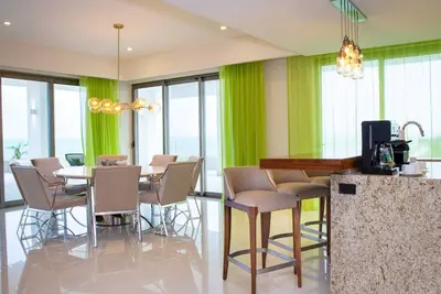 Image de Caribbean Calm: Stunning 3 Bedroom Oceanfront Haven in Cancun