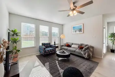 Image de Charming Modern Farmhouse with 4 bedrooms in welcoming Denton