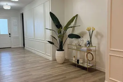 Image de Stylish, Contemporary and Luxury Home with Gourmet Open Kitchen for Entertaining