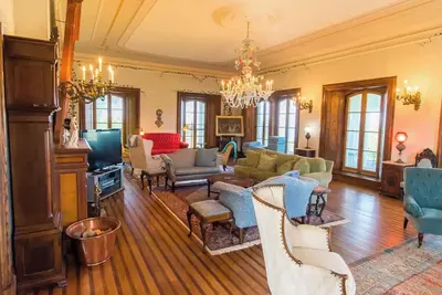 Image de Elegant Victorian & Quarters