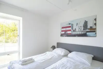 Image de Spacious and cool 2-bed by the harbour