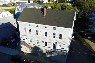 Image de Cozy 1-bedroom apartment in charming Fall River with WiFi, Ac