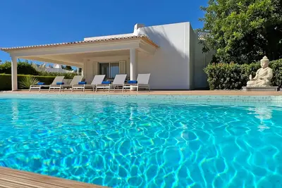 Image de Stunning 4-Bedroom Villa, Pool with Hydromassage - Perfect for Families