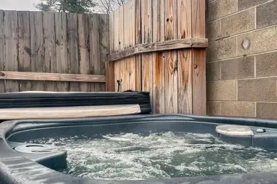 Image de 'Blue Heron Cottage' w/ Game Room, Deck & Hot Tub