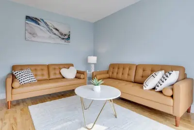 Image de Cozy 4-Bedroom Home - 15 minutes From Montreal Downtown