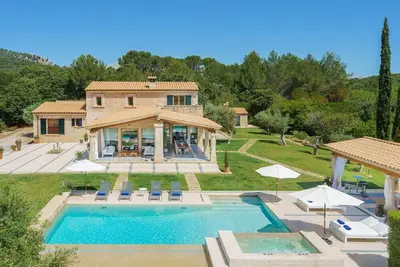 Image de Exquisite Mallorca Villa | Villa McGonagall | 4 Bedrooms | Spacious Furnished Sun Terrace | Private Outdoor Pool and Hot Tub| Bbq Facilities | Shaded Outdoor Dining Area | Private Garden | Lawms | Pollensa