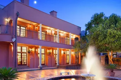 Image de Bluegreen's Lodge Alley Inn: Historic Charm, Modern Comfort, Top Location-Studio